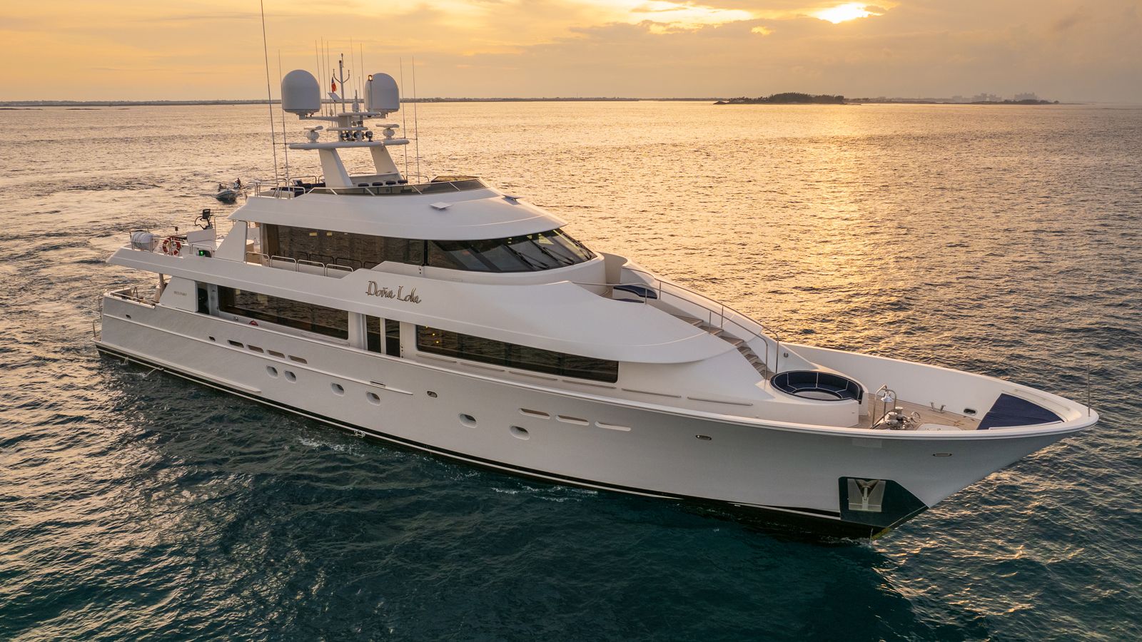 DONA LOLA yacht (Westport, 39.62m, 2003)